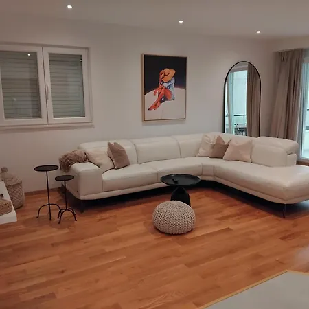 Aaa Seaview -